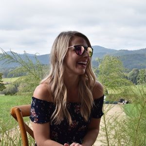 Meet your Posher, Shana